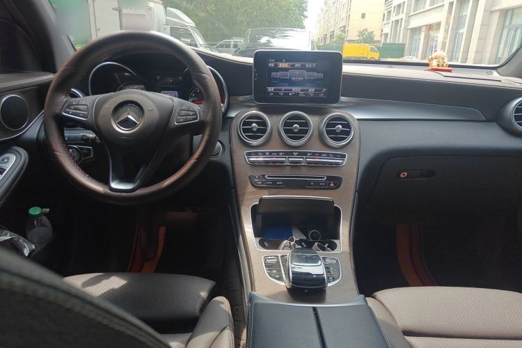 Used Mercedes-Benz GLC 2017 GLC 300 4MATIC Sport Edition Center Console