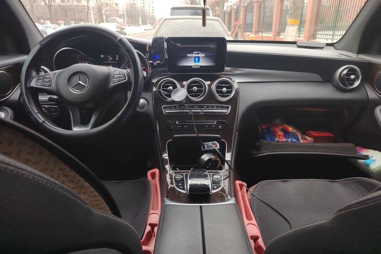 Used Mercedes-Benz GLC 2017 GLC 260 4MATIC Dynamic Edition Center Console