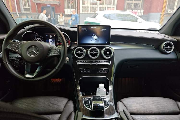 Used Mercedes-Benz GLC 2017 GLC 260 4MATIC Luxury Model Center Console