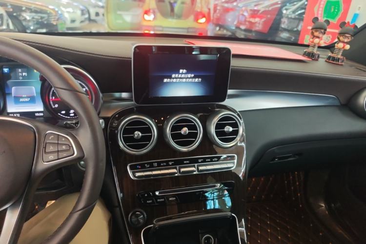 Used Mercedes-Benz GLC 2017 GLC 260 4MATIC Luxury Model Center Console