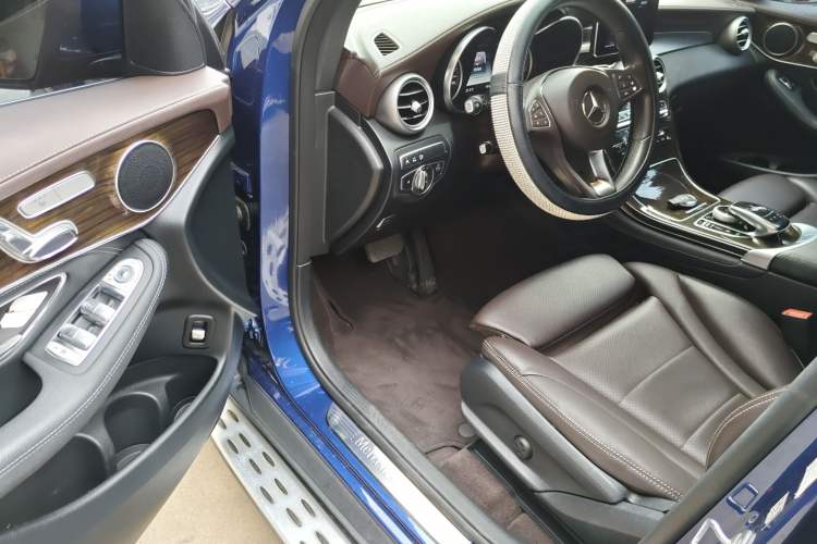 Used Mercedes-Benz GLC 2017 GLC 260 4MATIC Luxury Model Driver Seat