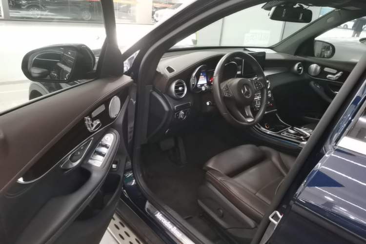 Used Mercedes-Benz GLC 2017 GLC 260 4MATIC Dynamic Edition Driver Seat