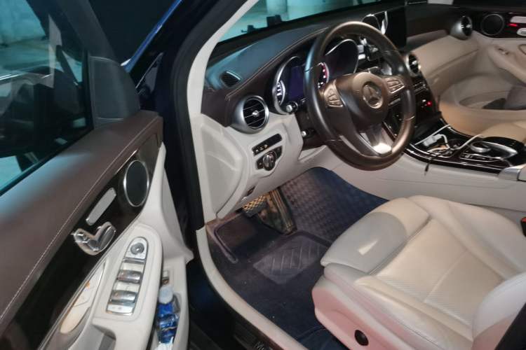 Used Mercedes-Benz GLC 2017 GLC 260 4MATIC Luxury Model Driver Seat