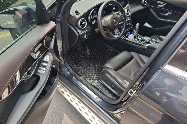 Used Mercedes-Benz GLC 2017 GLC 260 4MATIC Luxury Model Driver Seat