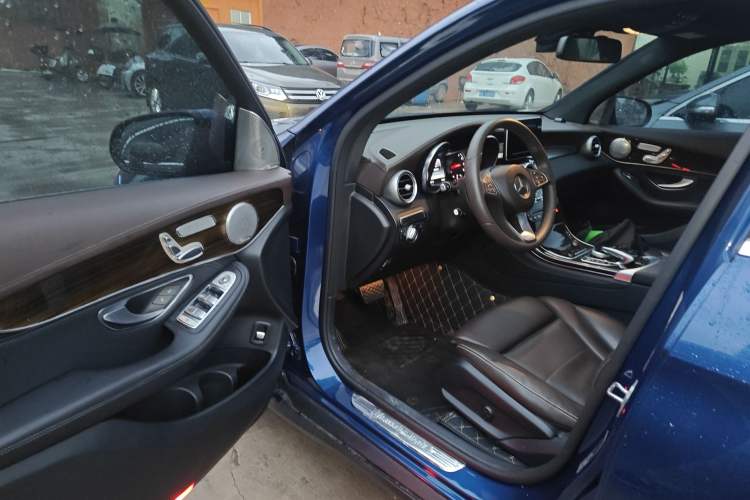 Used Mercedes-Benz GLC 2017 GLC 260 4MATIC Dynamic Edition Driver Seat