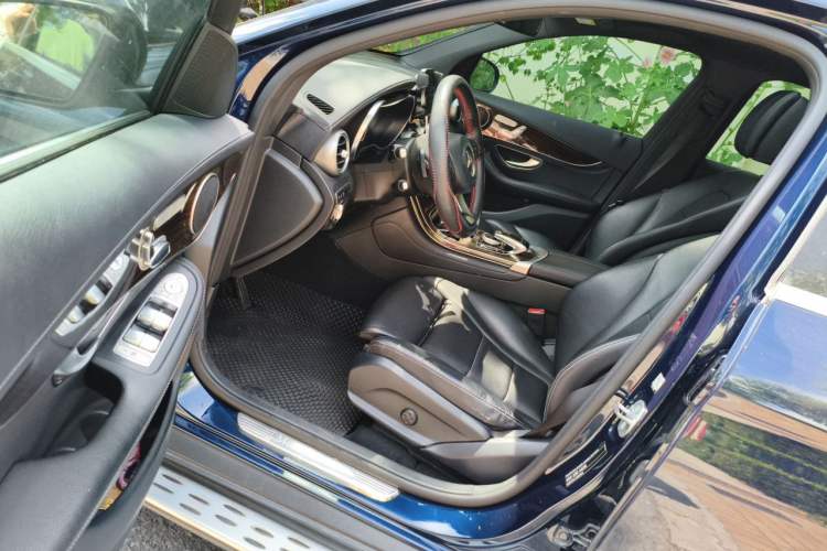 Used Mercedes-Benz GLC 2017 GLC 260 4MATIC Luxury Model Driver Seat