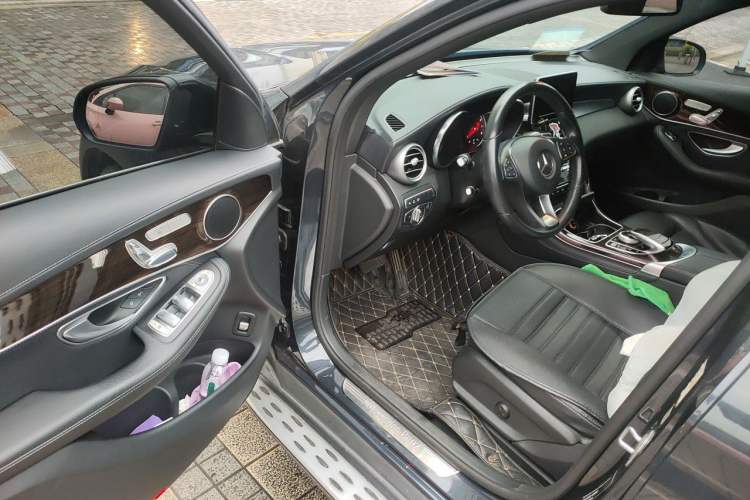 Used Mercedes-Benz GLC 2017 GLC 260 4MATIC Luxury Model Driver Seat