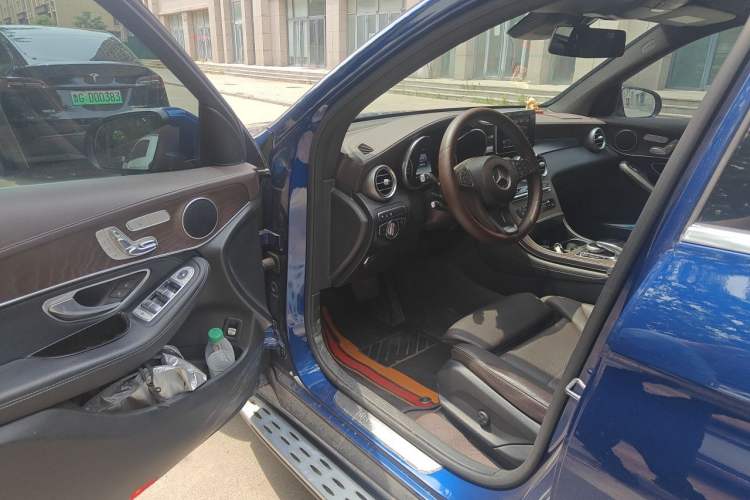 Used Mercedes-Benz GLC 2017 GLC 300 4MATIC Sport Edition Driver Seat