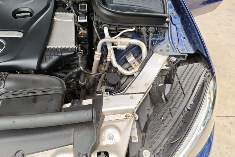 Used Mercedes-Benz GLC 2017 GLC 260 4MATIC Luxury Model Engine Bay Left