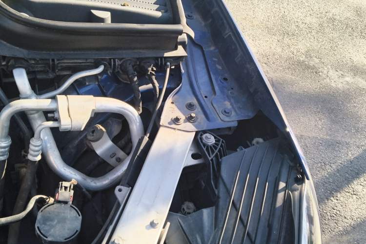 Used Mercedes-Benz GLC 2017 GLC 260 4MATIC Luxury Model Engine Bay Left