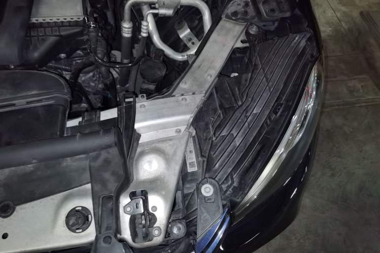 Used Mercedes-Benz GLC 2017 GLC 260 4MATIC Dynamic Edition Engine Bay Left