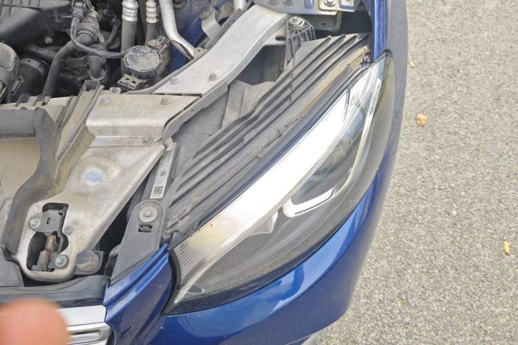 Used Mercedes-Benz GLC 2017 GLC 260 4MATIC Luxury Model Engine Bay Left
