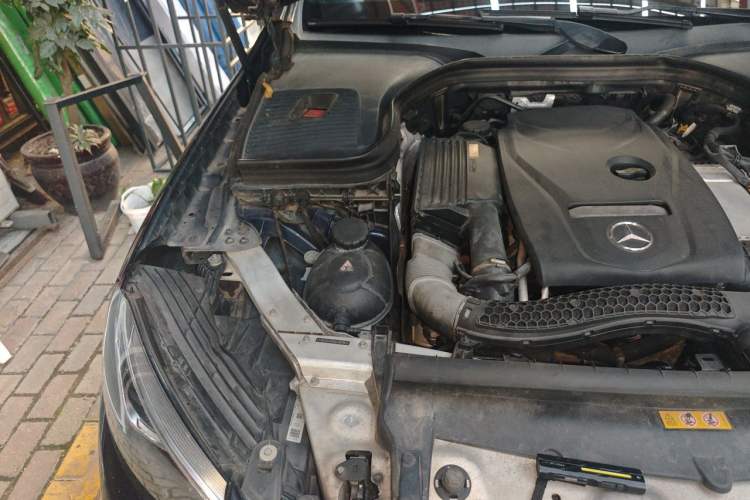 Used Mercedes-Benz GLC 2017 GLC 260 4MATIC Luxury Model Engine Bay Right