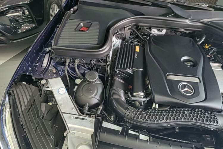 Used Mercedes-Benz GLC 2017 GLC 260 4MATIC Luxury Model Engine Bay Right