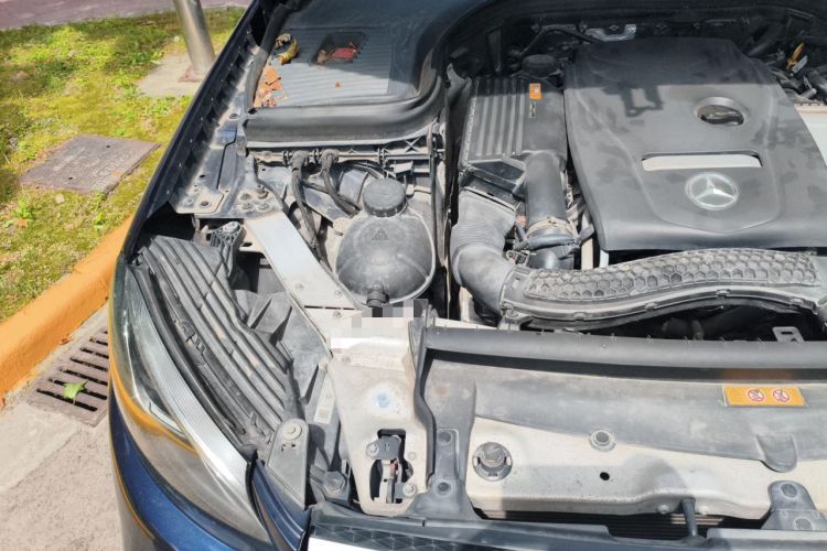 Used Mercedes-Benz GLC 2017 GLC 260 4MATIC Luxury Model Engine Bay Right