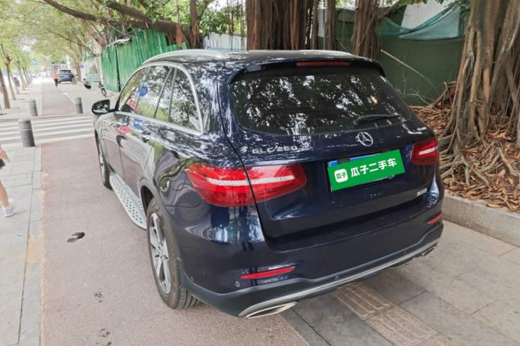 Used Mercedes-Benz GLC 2017 GLC 260 4MATIC Luxury Model Exterior 2