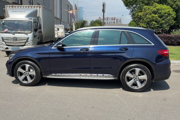 Used Mercedes-Benz GLC 2017 GLC 260 4MATIC Luxury Model Exterior 2