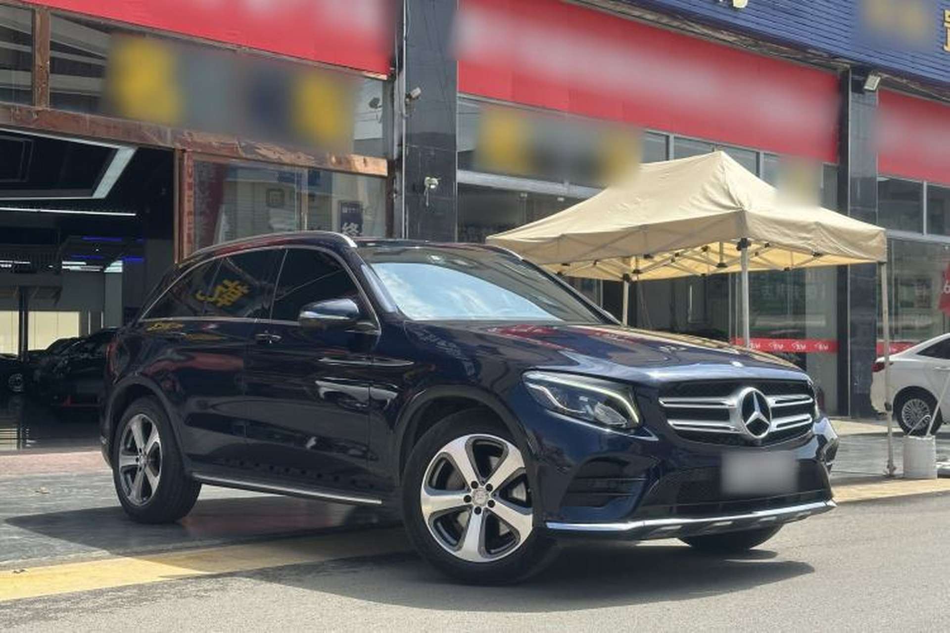 Used Mercedes-Benz GLC 2017 GLC 260 4MATIC Luxury Model Exterior 2