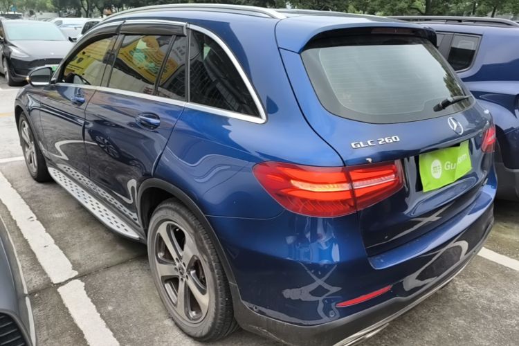 Used Mercedes-Benz GLC 2017 GLC 260 4MATIC Luxury Model Exterior 2