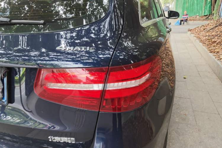 Used Mercedes-Benz GLC 2017 GLC 260 4MATIC Luxury Model Exterior 3