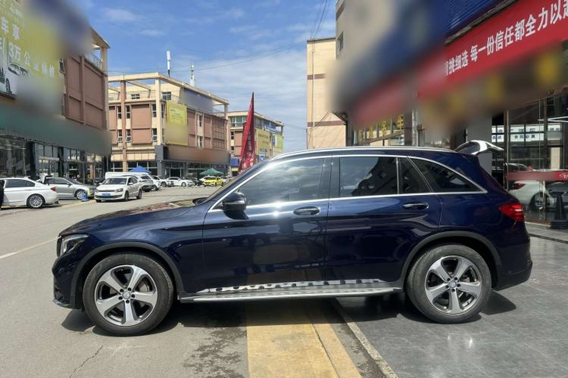 Used Mercedes-Benz GLC 2017 GLC 260 4MATIC Luxury Model Exterior 3