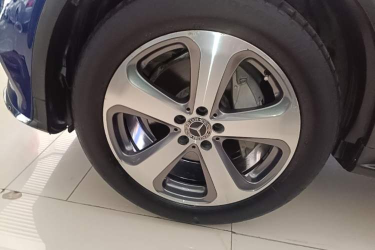 Used Mercedes-Benz GLC 2017 GLC 260 4MATIC Luxury Model Exterior 4