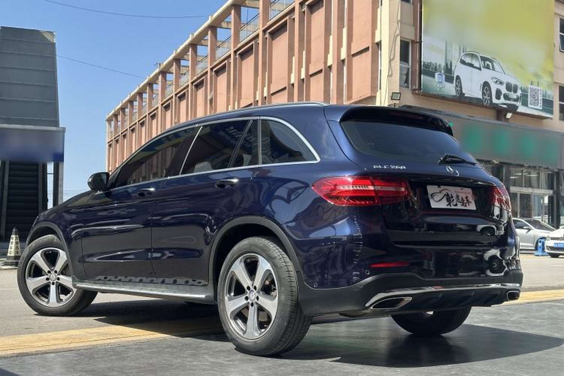 Used Mercedes-Benz GLC 2017 GLC 260 4MATIC Luxury Model Exterior 4