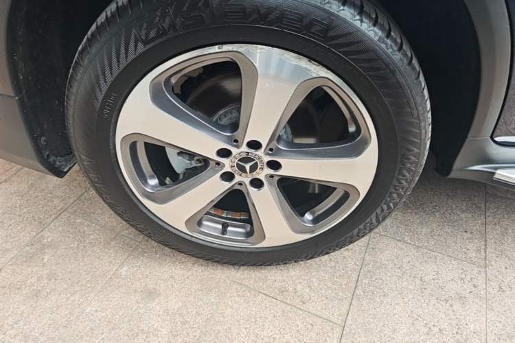 Used Mercedes-Benz GLC 2017 GLC 260 4MATIC Luxury Model Exterior 5
