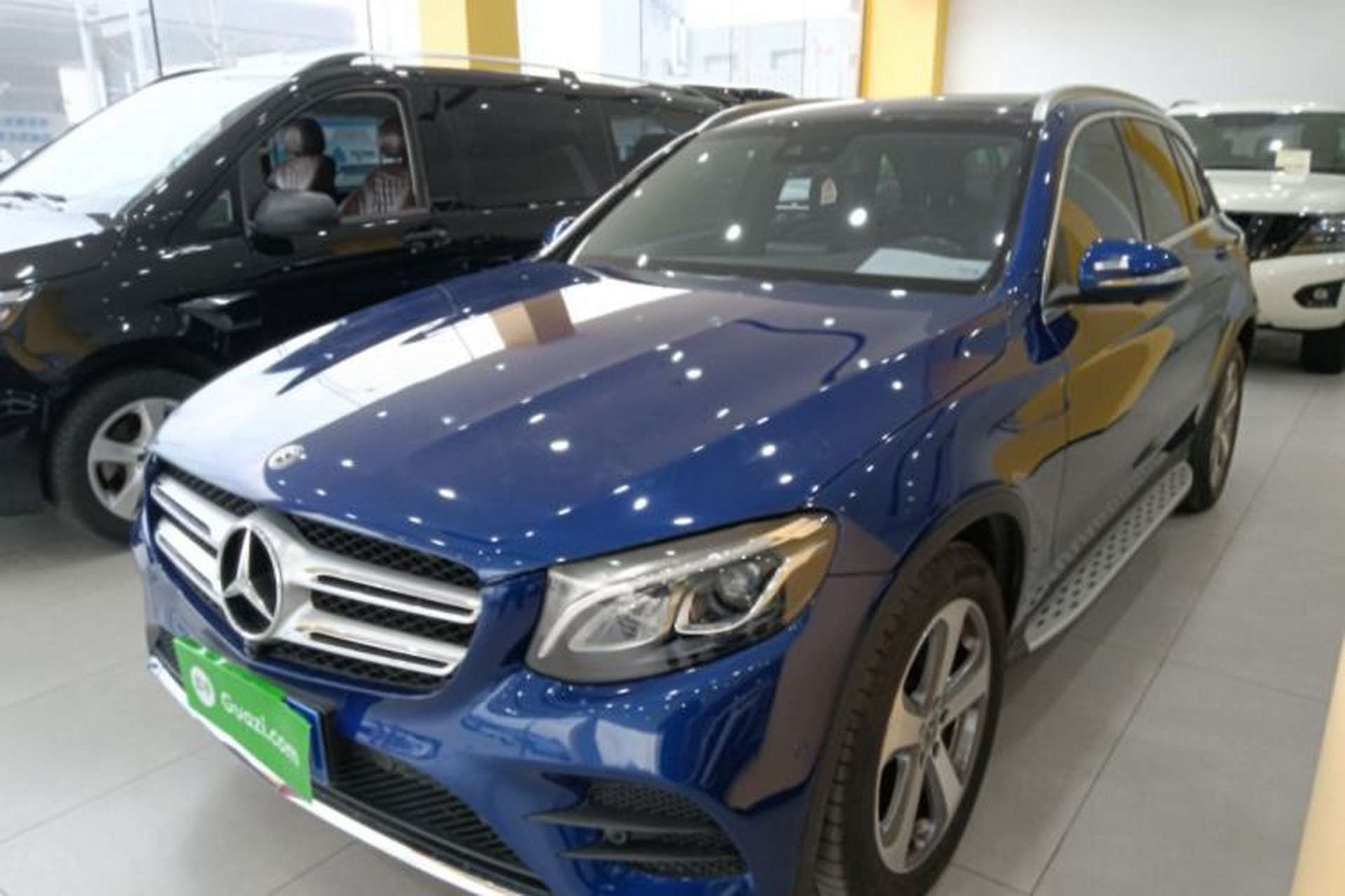 Used Mercedes-Benz GLC 2017 GLC 260 4MATIC Luxury Model Front Left 45 Deg