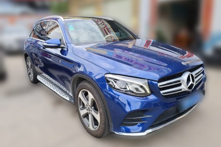 Used Mercedes-Benz GLC 2017 GLC 260 4MATIC Luxury Model Front Right 45 Deg