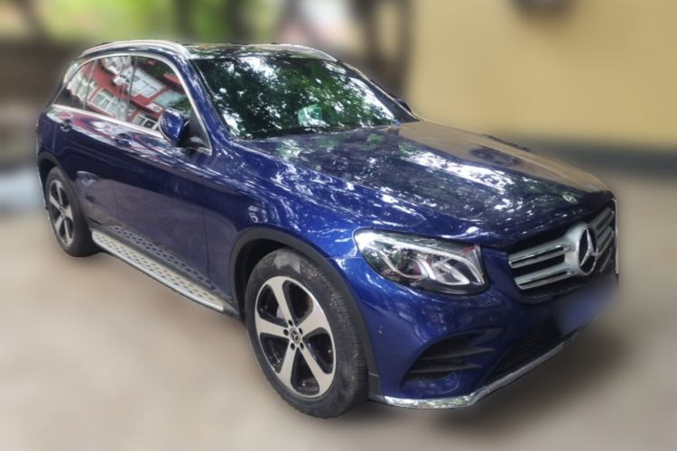 Used Mercedes-Benz GLC 2017 GLC 260 4MATIC Luxury Model Front Right 45 Deg