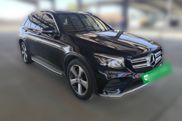 Used Mercedes-Benz GLC 2017 GLC 260 4MATIC Luxury Model Front Right 45 Deg