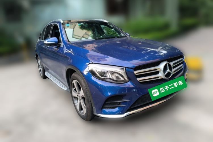 Used Mercedes-Benz GLC 2017 GLC 260 4MATIC Luxury Model Front Right 45 Deg