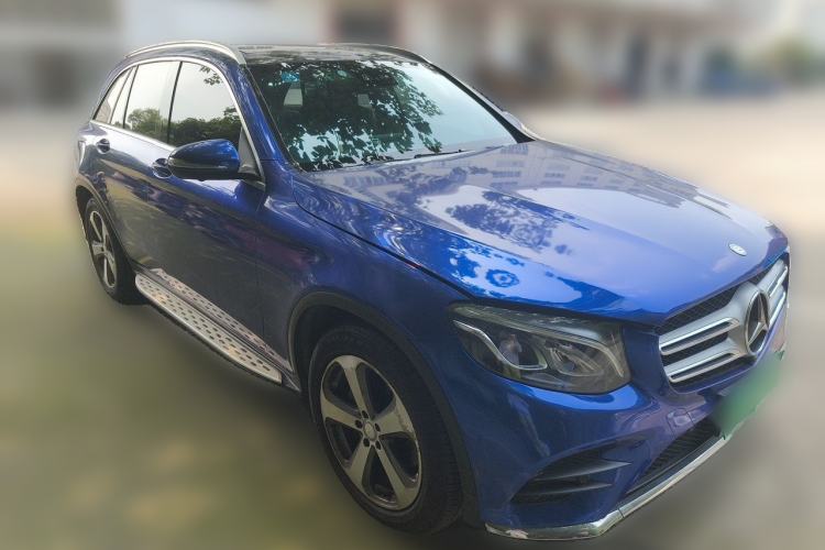 Used Mercedes-Benz GLC 2017 GLC 260 4MATIC Luxury Model Front Right 45 Deg