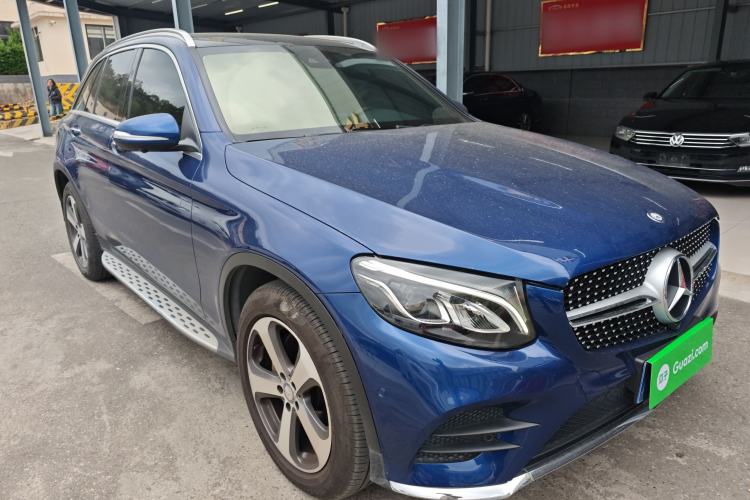 Used Mercedes-Benz GLC 2017 GLC 260 4MATIC Luxury Model Front Right 45 Deg