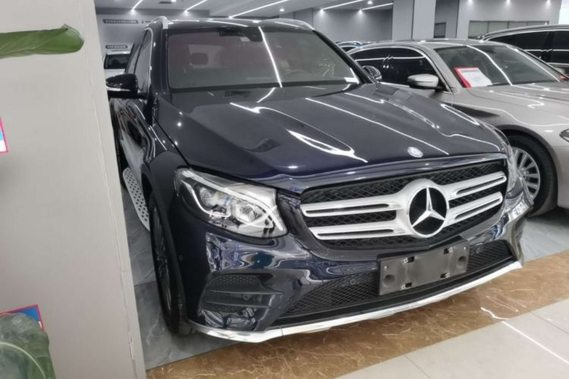 Used Mercedes-Benz GLC 2017 GLC 260 4MATIC Dynamic Edition Front Right 45 Deg