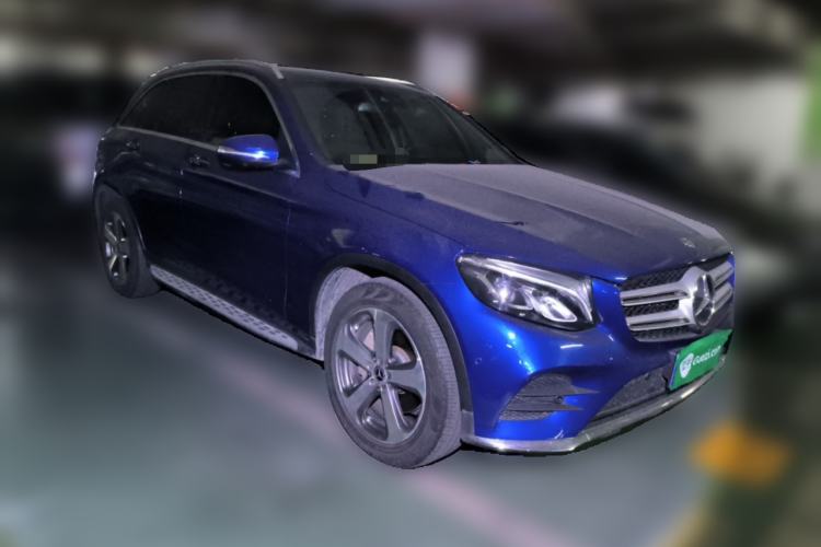 Used Mercedes-Benz GLC 2017 GLC 260 4MATIC Luxury Model Front Right 45 Deg