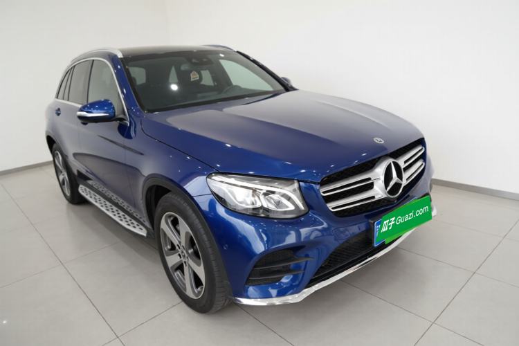 Used Mercedes-Benz GLC 2017 GLC 260 4MATIC Luxury Model Front Right 45 Deg