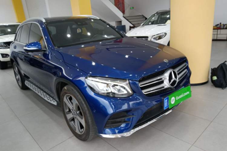 Used Mercedes-Benz GLC 2017 GLC 260 4MATIC Luxury Model Front Right 45 Deg