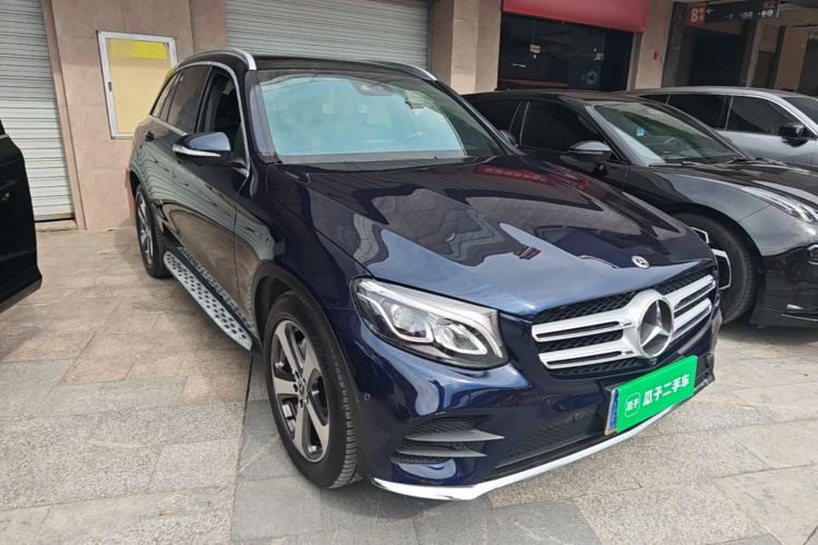 Used Mercedes-Benz GLC 2017 GLC 260 4MATIC Luxury Model Front Right 45 Deg