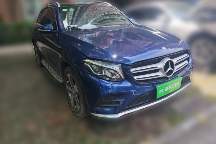Used Mercedes-Benz GLC 2017 GLC 260 4MATIC Luxury Model Front Right 45 Deg