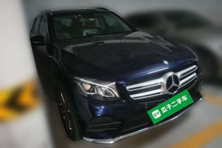 Used Mercedes-Benz GLC 2017 GLC 260 4MATIC Luxury Model Front Right 45 Deg