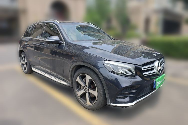 Used Mercedes-Benz GLC 2017 GLC 260 4MATIC Luxury Model Front Right 45 Deg