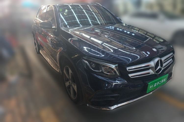 Used Mercedes-Benz GLC 2017 GLC 260 4MATIC Luxury Model Front Right 45 Deg