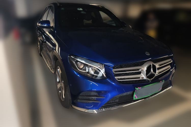 Used Mercedes-Benz GLC 2017 GLC 260 4MATIC Luxury Model Front Right 45 Deg