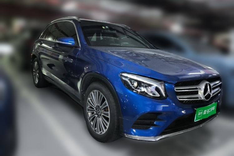Used Mercedes-Benz GLC 2017 GLC 260 4MATIC Luxury Model Front Right 45 Deg