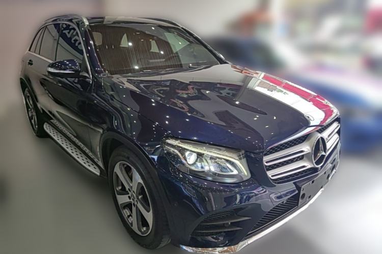 Used Mercedes-Benz GLC 2017 GLC 260 4MATIC Luxury Model Front Right 45 Deg