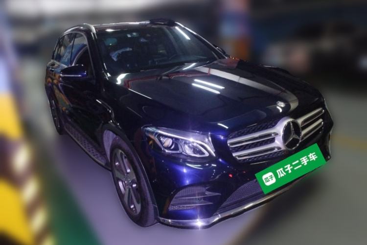 Used Mercedes-Benz GLC 2017 GLC 260 4MATIC Luxury Model Front Right 45 Deg