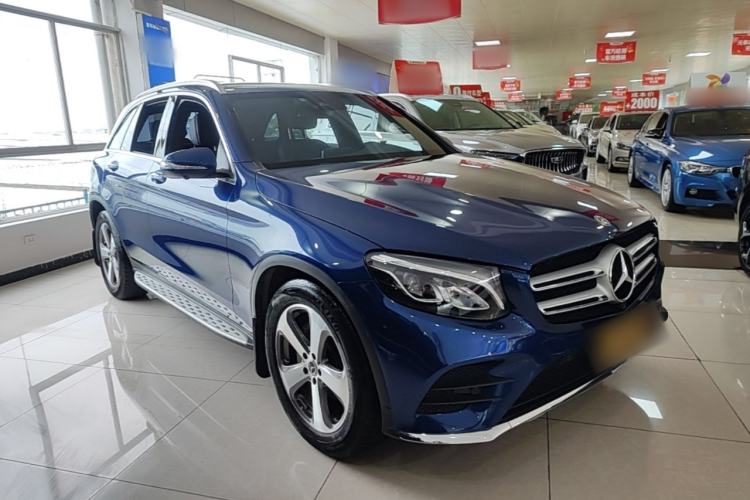 Used Mercedes-Benz GLC 2017 GLC 260 4MATIC Luxury Model Front Right 45 Deg