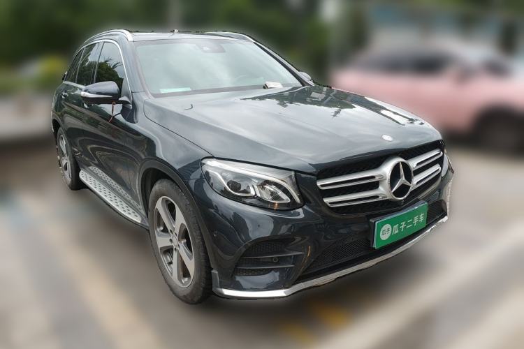 Used Mercedes-Benz GLC 2017 GLC 260 4MATIC Luxury Model Front Right 45 Deg